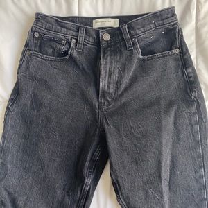 Abercrombie & Fitch The Mom High Rise Jeans